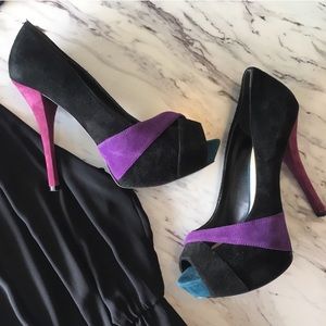 🍉 5 for $25 Sale! 🍉 
Guess Isila Open Toe Heel